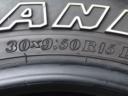 ยาง All Dunlop 30 9.5 R15 กลางปี14 ดอกเต็ม ราคาไม่แพง