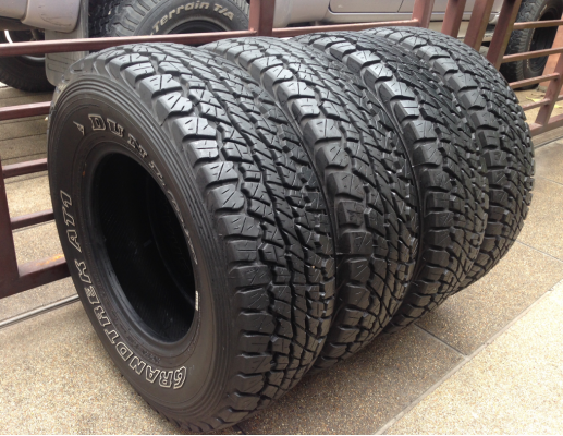 ยาง All Dunlop 30 9.5 R15 กลางปี14 ดอกเต็ม ราคาไม่แพง