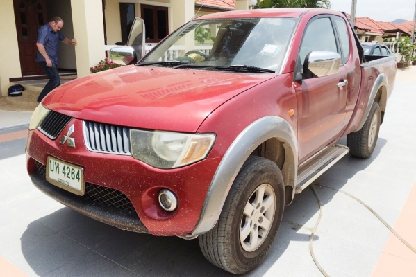 ^^ Live พึ่งมาครับ ยังมะได้ล้าง ออกรถ 2900 เหมือนเดิม รีบเลย ^^