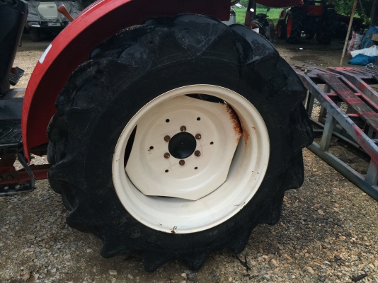 ขายรถไถยันมาร์ EF393T สวยๆเดิมๆพร้อมใช้งาน ขายพร้อมอุปกรณ์ครบชุด สนใจติดต่อ 081-9136451 คุนโบว์