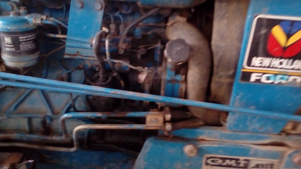 ขายรถไถFORD รุ่น6610 เสื้อลาย 4*4คานหน้าคาลาโล่ สวยเดิมพร้อมใช้งานเอกสารเล่มทะเบียน