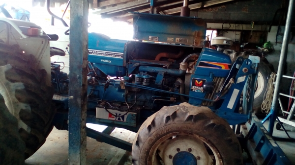 ขายรถไถFORD รุ่น6610 เสื้อลาย 4*4คานหน้าคาลาโล่ สวยเดิมพร้อมใช้งานเอกสารเล่มทะเบียน