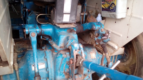 ขายรถไถFORD รุ่น6610 เสื้อลาย 4*4คานหน้าคาลาโล่ สวยเดิมพร้อมใช้งานเอกสารเล่มทะเบียน