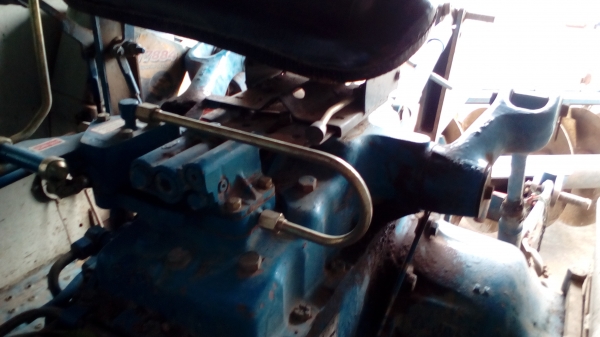 ขายรถไถFORD รุ่น6610 เสื้อลาย 4*4คานหน้าคาลาโล่ สวยเดิมพร้อมใช้งานเอกสารเล่มทะเบียน