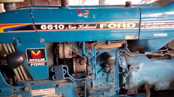 ขายรถไถFORD รุ่น6610 เสื้อลาย 4*4คานหน้าคาลาโล่ สวยเดิมพร้อมใช้งานเอกสารเล่มทะเบียน