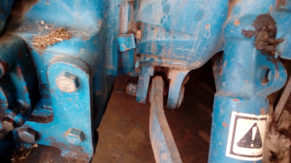 ขายรถไถFORD รุ่น6610 เสื้อลาย 4*4คานหน้าคาลาโล่ สวยเดิมพร้อมใช้งานเอกสารเล่มทะเบียน