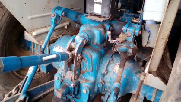 ขายรถไถFORD รุ่น6610 เสื้อลาย 4*4คานหน้าคาลาโล่ สวยเดิมพร้อมใช้งานเอกสารเล่มทะเบียน