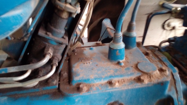 ขายรถไถFORD รุ่น6610 เสื้อลาย 4*4คานหน้าคาลาโล่ สวยเดิมพร้อมใช้งานเอกสารเล่มทะเบียน