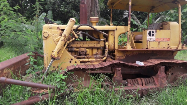 ขายตามสภาพ 235,000 CAT D5D  เครื่องดี เกียร์แรง ช่วงล่างพอได้  090-772-3710 090-772-3708