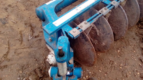 ขาย  หางไถ8X26  สำหรับรถไถใหญ่  0810076640