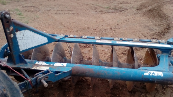 ขาย  หางไถ8X26  สำหรับรถไถใหญ่  0810076640