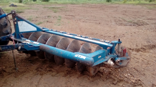 ขาย  หางไถ8X26  สำหรับรถไถใหญ่  0810076640