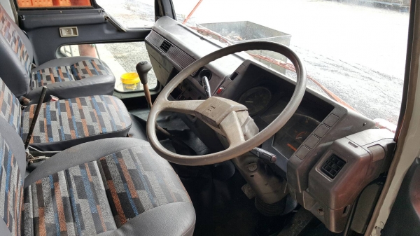 ขายรถ MITSUBISHI FUSO MMTFK458GVC ดั้มดิน  เครื่อง6D17 210 แรงม้า เครื่องดี เกียร์ดี เพลาบุ๋ม พวงมาลัยเพาเวอร์ เบรคทิฟฟี่  คัสซีสวยตลอดเส้น ยางใหม่ 6 เส้น ภายในเก๋งสวย แอร์หนาว กระบะ ยาว 3.80ม. ,กว้าง 2.35ม.  รถพร้อมใช้งาน เอกสารพร้อมโอน