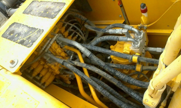 ขาย 2,280,000 Komatsu  PC 200-8 MO ทำงาน 5,045 ชั่วโมง รถสวยเหมือนใหม่เอกสารทะเบียน 090-772-3710 090-772-3708
