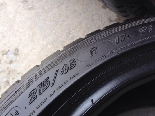 ยาง MICHELIN 215-45-17 ปี 14 ครบชุด 4 เส้น 4500 สภาพสวยๆไม่บวมไม่กินข้าง ดอกยางเหลือเยอะเอาไปวิ่งกันใด้อีกยาว