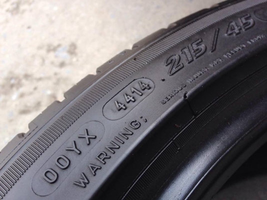 ยาง MICHELIN 215-45-17 ปี 14 ครบชุด 4 เส้น 4500 สภาพสวยๆไม่บวมไม่กินข้าง ดอกยางเหลือเยอะเอาไปวิ่งกันใด้อีกยาว