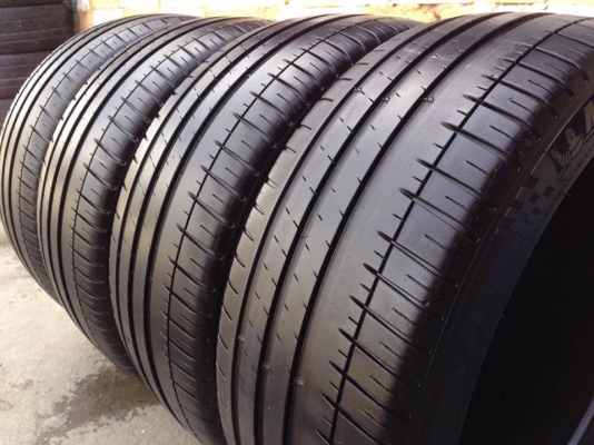 ยาง MICHELIN 215-45-17 ปี 14 ครบชุด 4 เส้น 4500 สภาพสวยๆไม่บวมไม่กินข้าง ดอกยางเหลือเยอะเอาไปวิ่งกันใด้อีกยาว