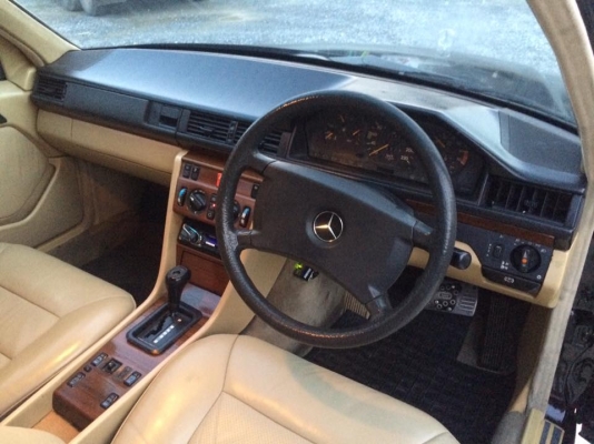 ขาย benz E280 สีดำ ปี91 เครื่องJ LPG ภายในสวย พร้อมใช้