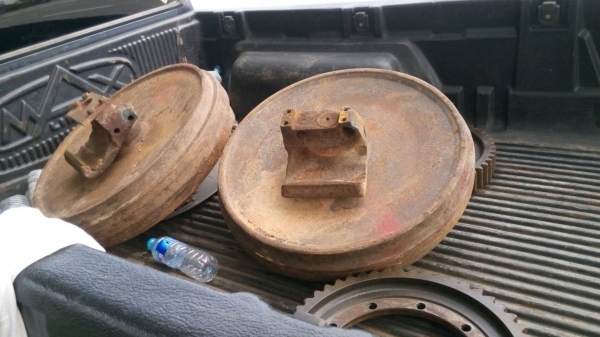 ขายขายันล้อนำ และ ล้อนำรถแทรกเตอร์ D-50 D-5 D-4 ของเก่า สภาพสวย ขายไม่แพงครับ