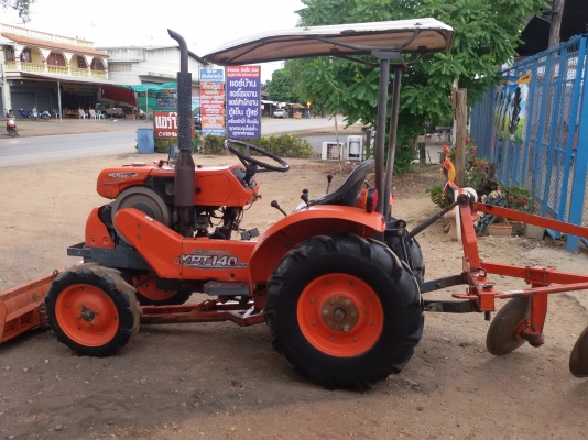 ปัญญาแทรคเตอร์..จัดมาให้ครับ ด่วน!!!คูโบต้า KRT140 พร้อมใบมีดคานล่าง พร้อมผาน3 รถไร่สีเดิมๆ
