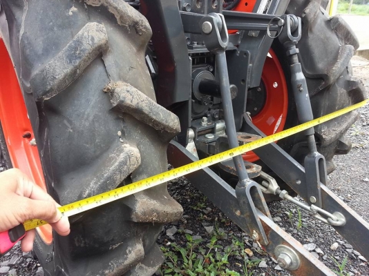 คูโบต้า B2140 4 WD ทำงาน 140 ชั่วโมง จด ส.ค.2557