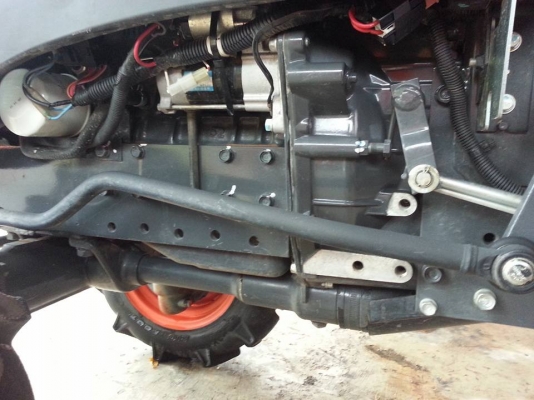 คูโบต้า B2140 4 WD ทำงาน 140 ชั่วโมง จด ส.ค.2557