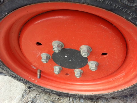 คูโบต้า B2140 4 WD ทำงาน 140 ชั่วโมง จด ส.ค.2557