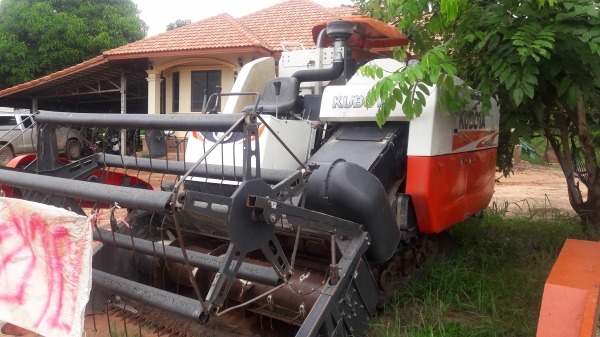 รถเกี่ยวข้าว kubota DC 70 พร้อมเทเลอร์ รถเกี่ยวข้าว kubota DC 70 พร้อมเทเลอร์