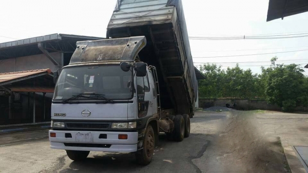 รถฮีโน่ 10 ล้อดั้ม FL1J 210 แรงม้า. ปี 43.  , ( รถ เพลาเดียว. แต่ ทำเป็นดั้ม. )     สนใจติดต่อ  081 - 6079515