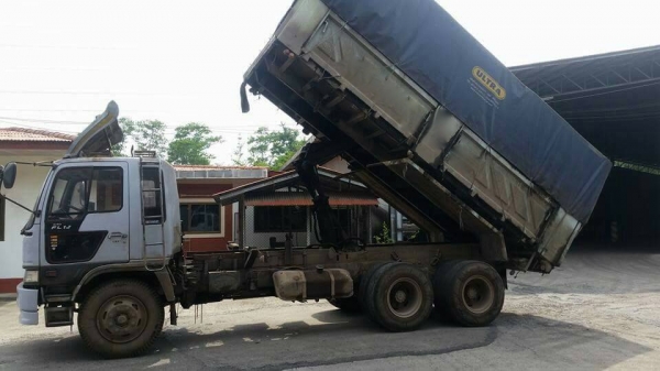 รถฮีโน่ 10 ล้อดั้ม FL1J 210 แรงม้า. ปี 43.  , ( รถ เพลาเดียว. แต่ ทำเป็นดั้ม. )     สนใจติดต่อ  081 - 6079515