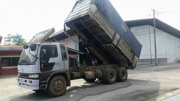 รถฮีโน่ 10 ล้อดั้ม FL1J 210 แรงม้า. ปี 43.  , ( รถ เพลาเดียว. แต่ ทำเป็นดั้ม. )     สนใจติดต่อ  081 - 6079515