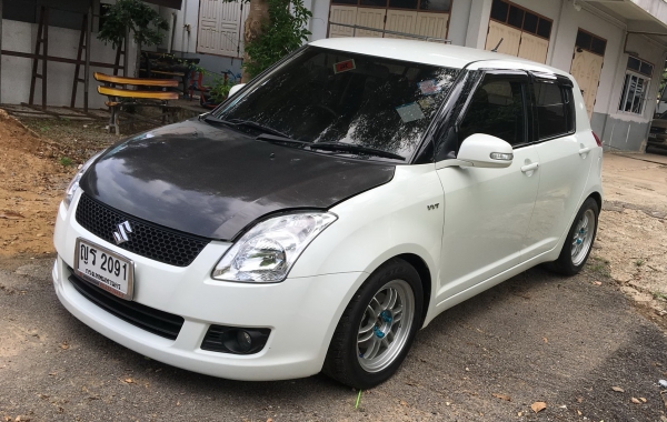 suzuki swift ปี '11 สีขาว ตัว Top suzuki swift ปี '11 สีขาว ตัว Top
