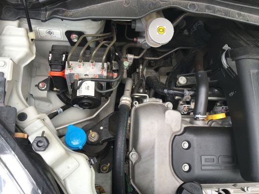 suzuki swift ปี &#039;11 สีขาว ตัว Top