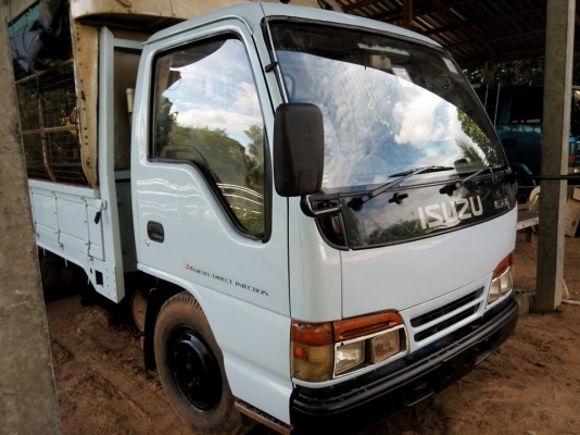 ขายคับ. NKR 110 ปี40. ห้างแท้.  เครื่องดี. คัสชีสวย. ภายในครบ.  เครื่อง 4BE1. คัสชีNKR58LX 5T ยาว4.30. ยาง750~16 รถพร้อมใช้งาน.  ราคา355000. ต่อรองได้นิดหน่อย สนใจ0930693225