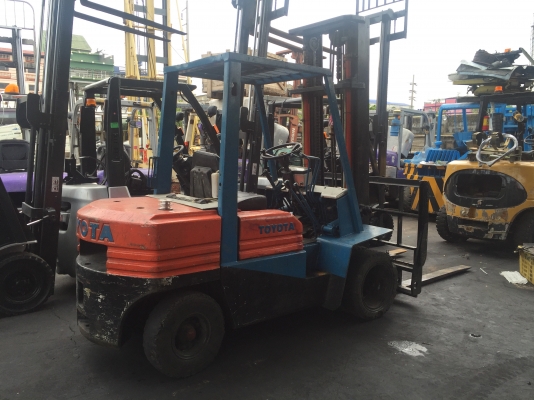 รถยกโตโยต้ารุ่น 5 น้ำหนักยก 3 ตัน เสาสูง 4 เมตร เครื่องดีเซล เกียร์ธรรมดา งาเทได้ ***ขายตักราคาพ่อค้า 195,000 *** รถยกโตโยต้ารุ่น 5 น้ำหนักยก 3 ตัน เสาสูง 4 เมตร เครื่องดีเซล เกียร์ธรรมดา งาเทได้ ***ขายตักราคาพ่อค้า 195,000 ***