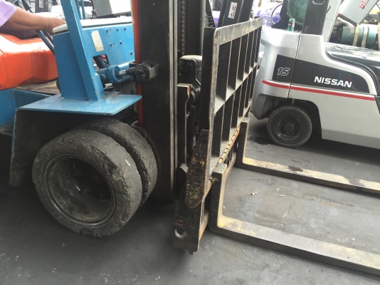 รถยกโตโยต้ารุ่น 5 น้ำหนักยก 3 ตัน เสาสูง 4 เมตร เครื่องดีเซล เกียร์ธรรมดา งาเทได้ ***ขายตักราคาพ่อค้า 195,000 *** รถยกโตโยต้ารุ่น 5 น้ำหนักยก 3 ตัน เสาสูง 4 เมตร เครื่องดีเซล เกียร์ธรรมดา งาเทได้ ***ขายตักราคาพ่อค้า 195,000 ***