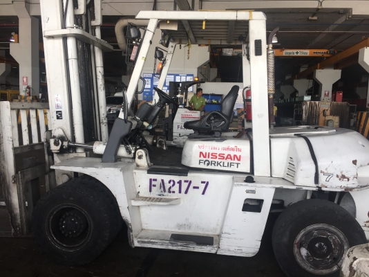 รถยกนิสสันรุ่นล่าสุด น้ำหนักยก 7 ตัน เสาสูง 4 เมตร เครื่องดีเซล เกียร์ออโต้