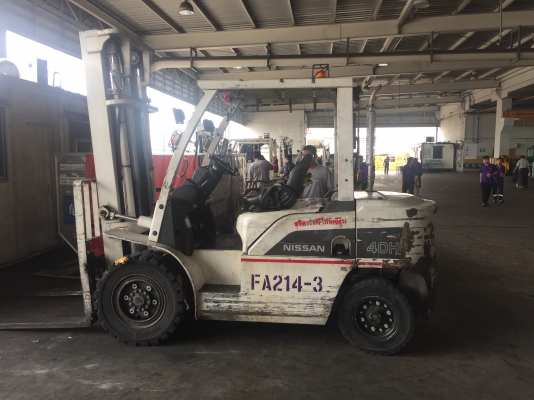 รถยกนิสสันรุ่นล่าสุด น้ำหนักยก 4 ตัน เสาสูง 4 เมตร เครื่องดีเซล เกียร์ออโต้ มีให้เลือก 10 คัน