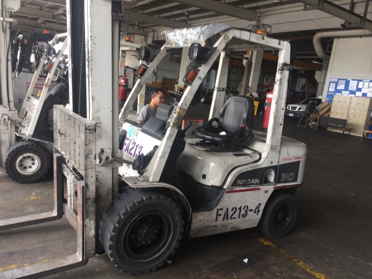 นิสสันร่นล่าสุด น้ำหนักยก 3 ตัน เสาสูง 4 เมตร เครื่องดีเซล เกียร์ออโต้