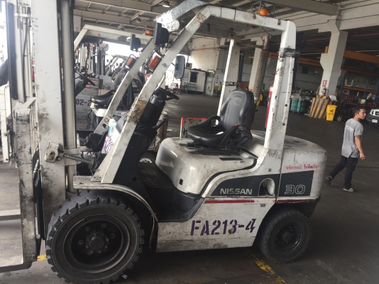 นิสสันร่นล่าสุด น้ำหนักยก 3 ตัน เสาสูง 4 เมตร เครื่องดีเซล เกียร์ออโต้ นิสสันร่นล่าสุด น้ำหนักยก 3 ตัน เสาสูง 4 เมตร เครื่องดีเซล เกียร์ออโต้