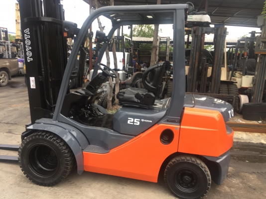 รถยกโตโยต้ารุ่น 8 น้ำหนักยก 2.5 ตัน เสาสูง 6 เมตร เครื่องดีเซล 3Z เกียร์ออโต้ รถยกโตโยต้ารุ่น 8 น้ำหนักยก 2.5 ตัน เสาสูง 6 เมตร เครื่องดีเซล 3Z เกียร์ออโต้