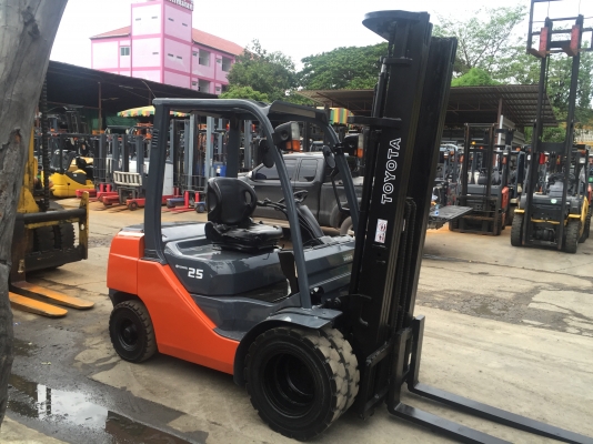 รถยกโตโยต้ารุ่น 8 น้ำหนักยก 2.5 ตัน เสาสูง 6 เมตร เครื่องดีเซล 3Z เกียร์ออโต้ รถยกโตโยต้ารุ่น 8 น้ำหนักยก 2.5 ตัน เสาสูง 6 เมตร เครื่องดีเซล 3Z เกียร์ออโต้