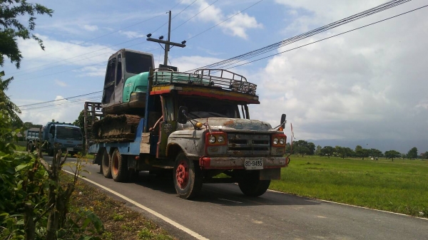 ขายรถสิบล้อ เทเลอร์ลากรถเกี่ยวข้าว แมคโค เครื่องยนต์อีซูซุ 160 แรงม้า 6 สูบ เครื่องยนต์ทำมาใหม่ รถต่อทะเบียบไม่ขาด!!! ขายรถสิบล้อ เทเลอร์ลากรถเกี่ยวข้าว แมคโค เครื่องยนต์อีซูซุ 160 แรงม้า 6 สูบ เครื่องยนต์ทำมาใหม่ รถต่อทะเบียบไม่ขาด!!!