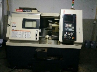 เครื่องกลึงCNC