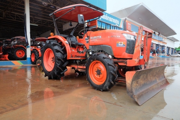 ขายรถไถรุ่น L4708 ดาวน์ 10,000 บาท พร้อมใบมีด ผานพรวน มีเอกสารพร้อมโอน รถสวยพร้อมใช้งาน