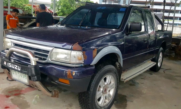 ขออนุญาตขาย Isuzu  ปี 1996 พร้อมใช้งานเล่มทะเบียนชุดโอนพร้อมครับ ขายเงินสดในราคา 119,000฿สนใจสอบถามใด้ครับ