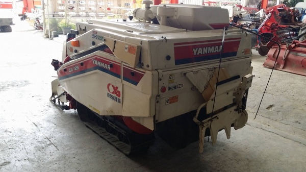 รถเกี่ยวข้าวพร้อมนวดข้าวในตัว แบบนั่งขับ เก่าญี่ปุ่น  YANMAR   รุ่น CA125 เกี่ยวข้าว 2 แถว สภาพสวย  เครื่องยนต์ดีเซล