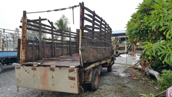 ขายรถ HINO KM505  เครื่อง WO4D 117 แรงม้า คัสซีสวย ขายตามสภาพ  หัวโยนทิ้ง กระบะโยนทิ้ง หรือแยกชิ้นส่วนขาย เล่มทะเบียนพร้อมชุดโอน โทร.080-1085007 บอล