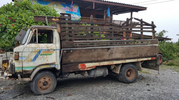 ขายรถ HINO KM505  เครื่อง WO4D 117 แรงม้า คัสซีสวย ขายตามสภาพ  หัวโยนทิ้ง กระบะโยนทิ้ง หรือแยกชิ้นส่วนขาย เล่มทะเบียนพร้อมชุดโอน โทร.080-1085007 บอล