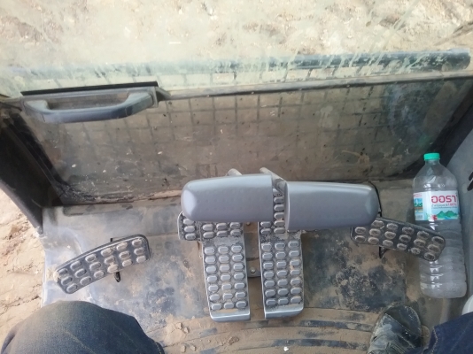 ขาย 1,795,000 HITACHI  ZX 200-5 G ปี 2012 ทำงาน 6,559 ชม. รถสวยพร้อมใช้เอกสารพร้อมโอน(ไม่รั่วไม่ซึมสวยเหมือนใหม่) 090-772-3710 090-772-3708